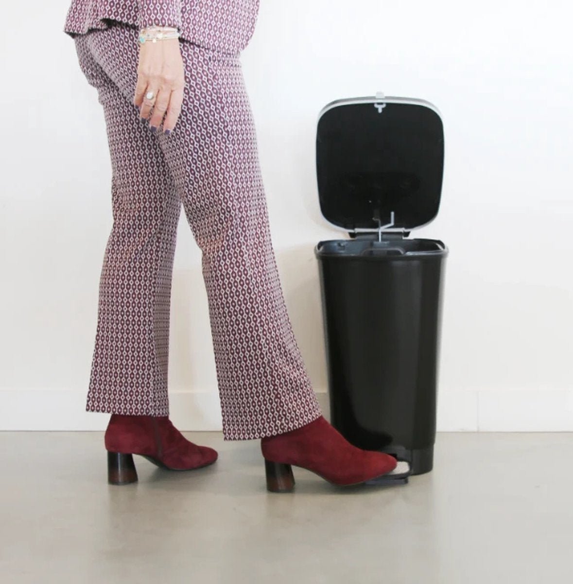 Curver Chic 35L Pedal Bin - Black - mazeproducts