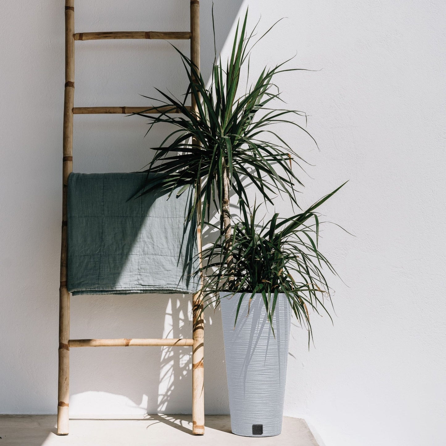 Furu Round Tall Planter 250 - mazeproducts