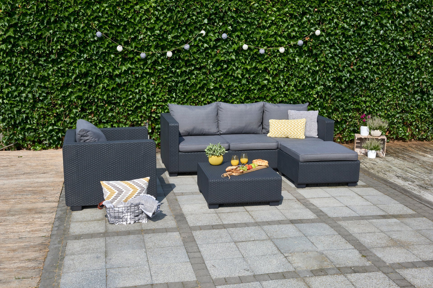 Keter Salta/Sapporo Table with Cushion - mazeproducts