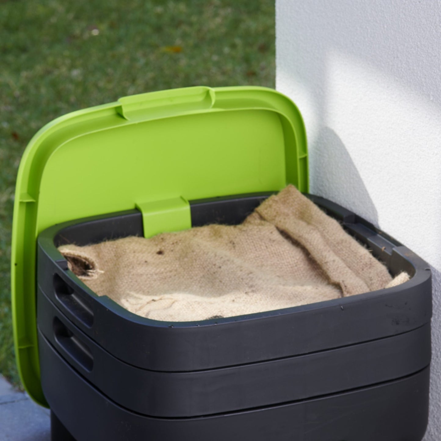 MAZE Worm Farm with Legs - mazeproducts