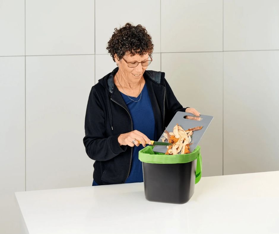 Fruit Fly Season in the Kitchen? How to Stop Bugs Around Your Compost Caddy - mazeproducts