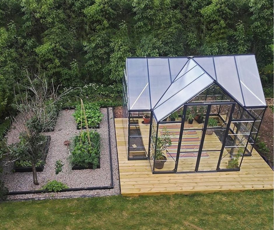 Benefits of Using Polycarbonate Panels in Your Greenhouse - mazeproducts
