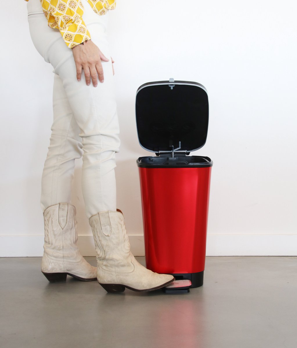 PRE ORDER: SEP. - Curver Chic 35L Pedal Bin  - Red