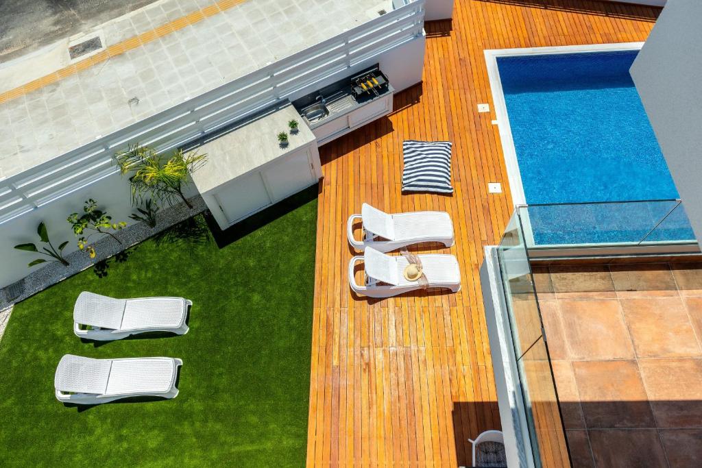 Keter Atlantic Sun Lounger - White