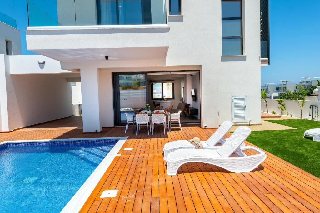 Keter Atlantic Sun Lounger - White
