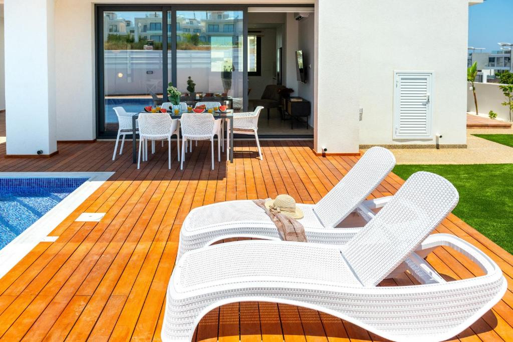 Keter Atlantic Sun Lounger - White- 2 Pack