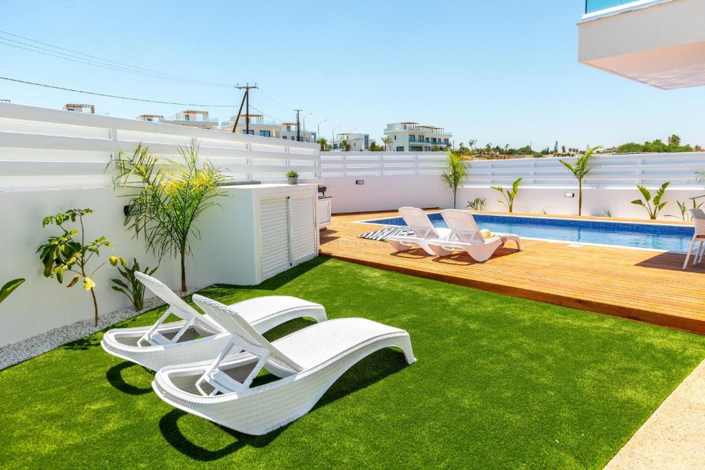 Keter Atlantic Sun Lounger - White- 2 Pack