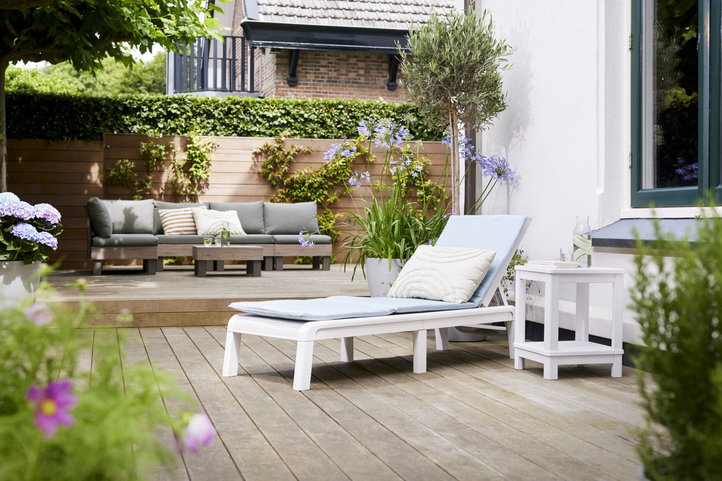 PRE ORDER: SEP. - Keter Mallorca Outdoor Sun Lounger with Cushions - White