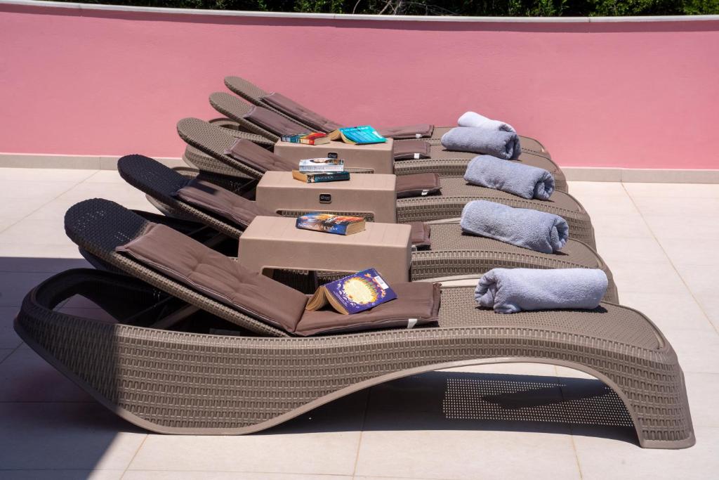 Keter Atlantic Sun Lounger - Brown