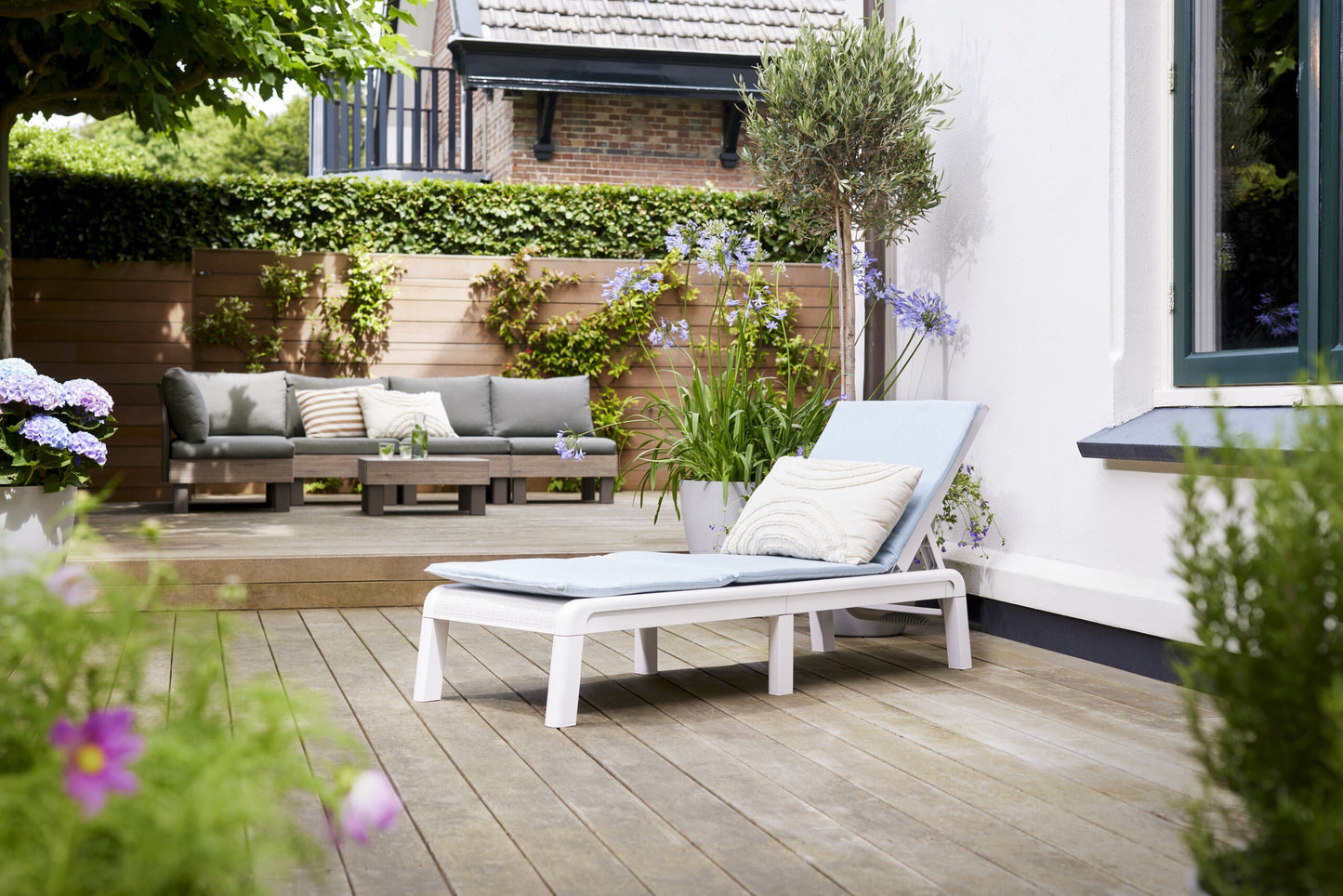 PRE ORDER: SEP. - Keter Mallorca Outdoor Sun Lounger with Cushions - White
