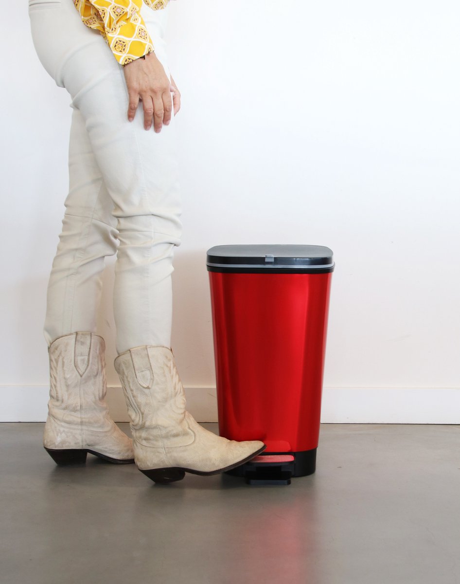 PRE ORDER: SEP. - Curver Chic 35L Pedal Bin  - Red