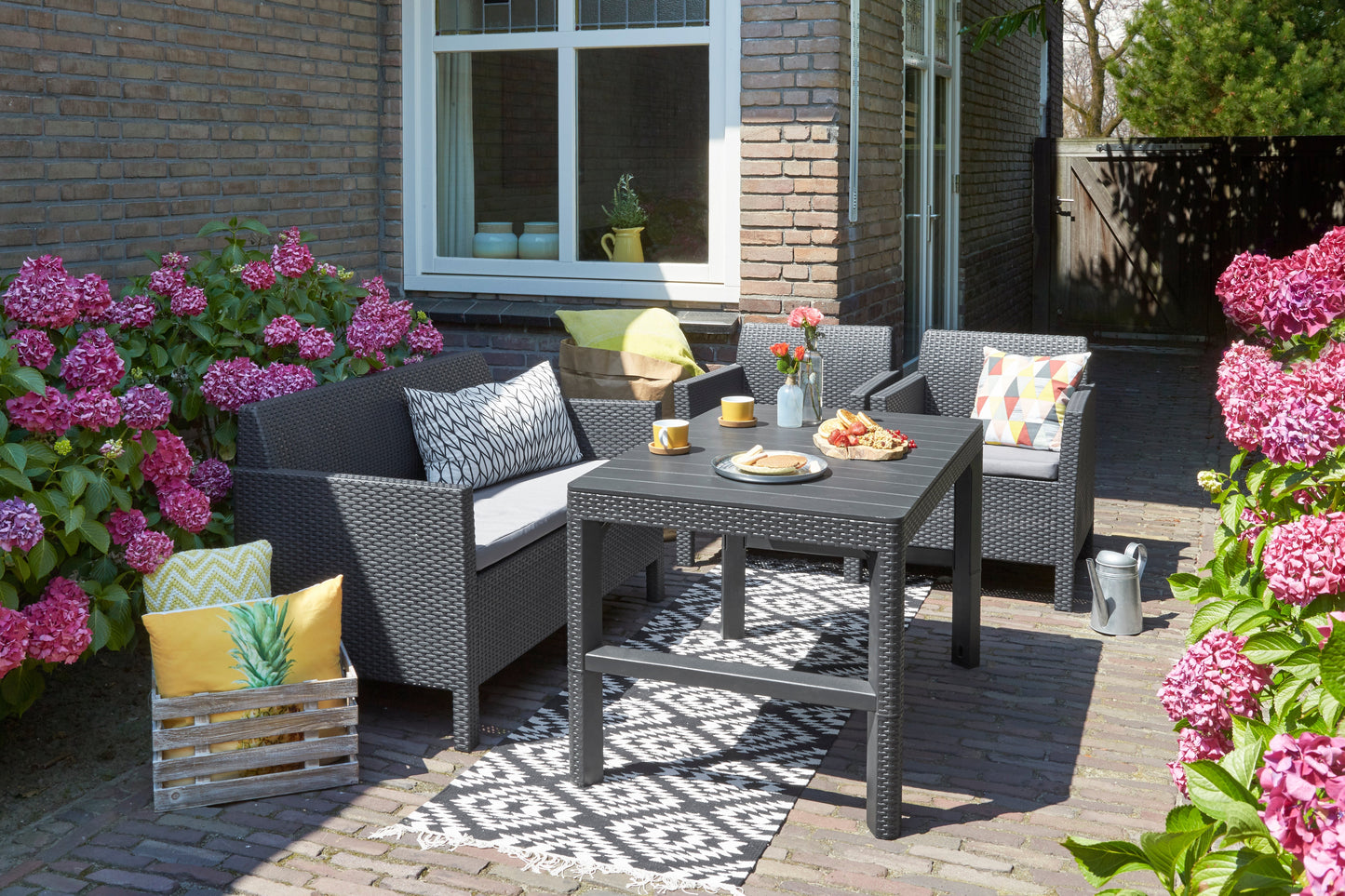 Keter Orlando Outdoor Lounge Set with Adjustable Coffee Table